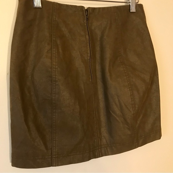 𝅺FREE People vegan leather skirt. Women’s size 0. - Picture 3 of 5